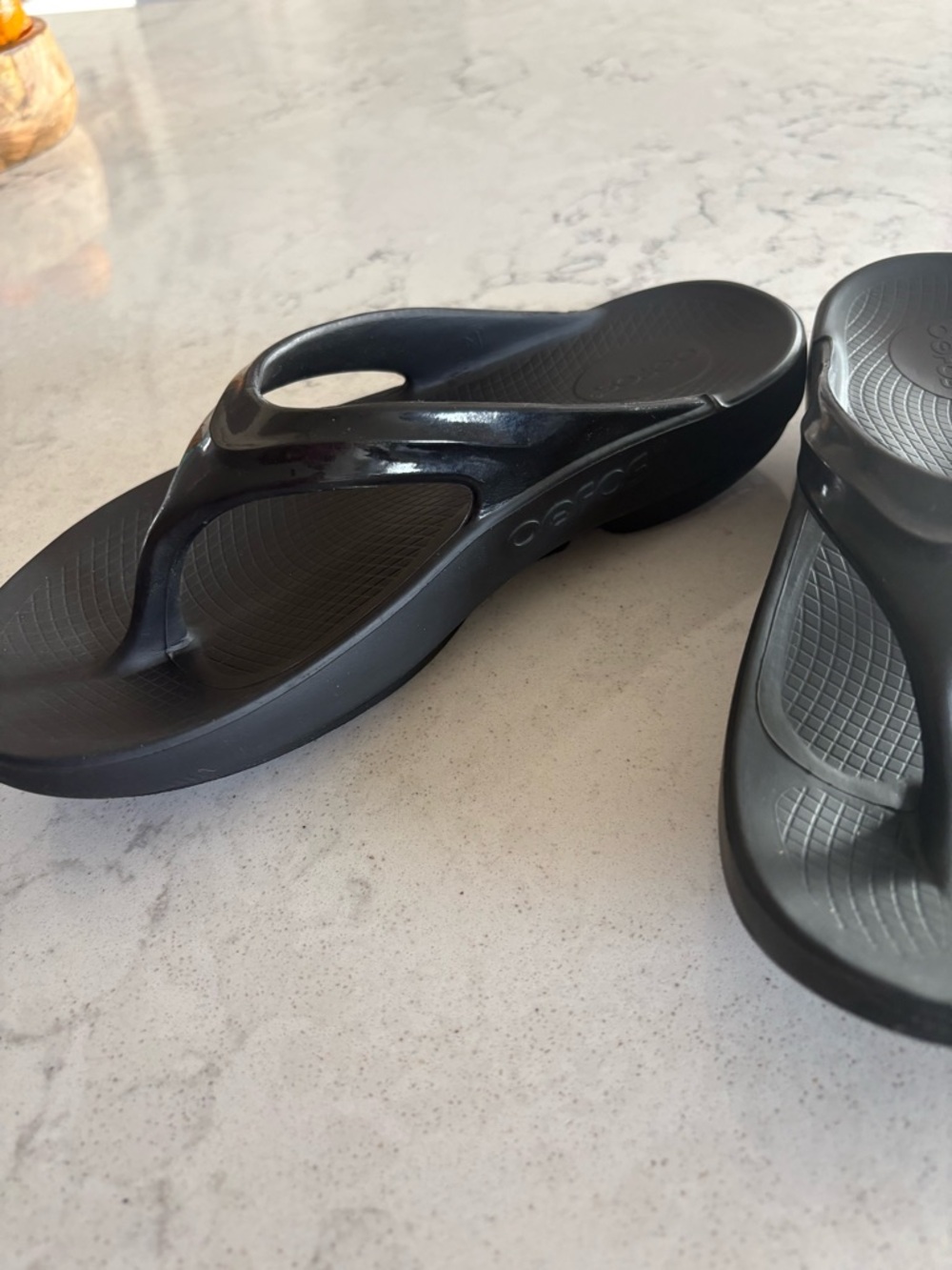 OOFOS Flip Flop Sandals - Picture 2 of 5